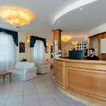 Hotel De La Ville