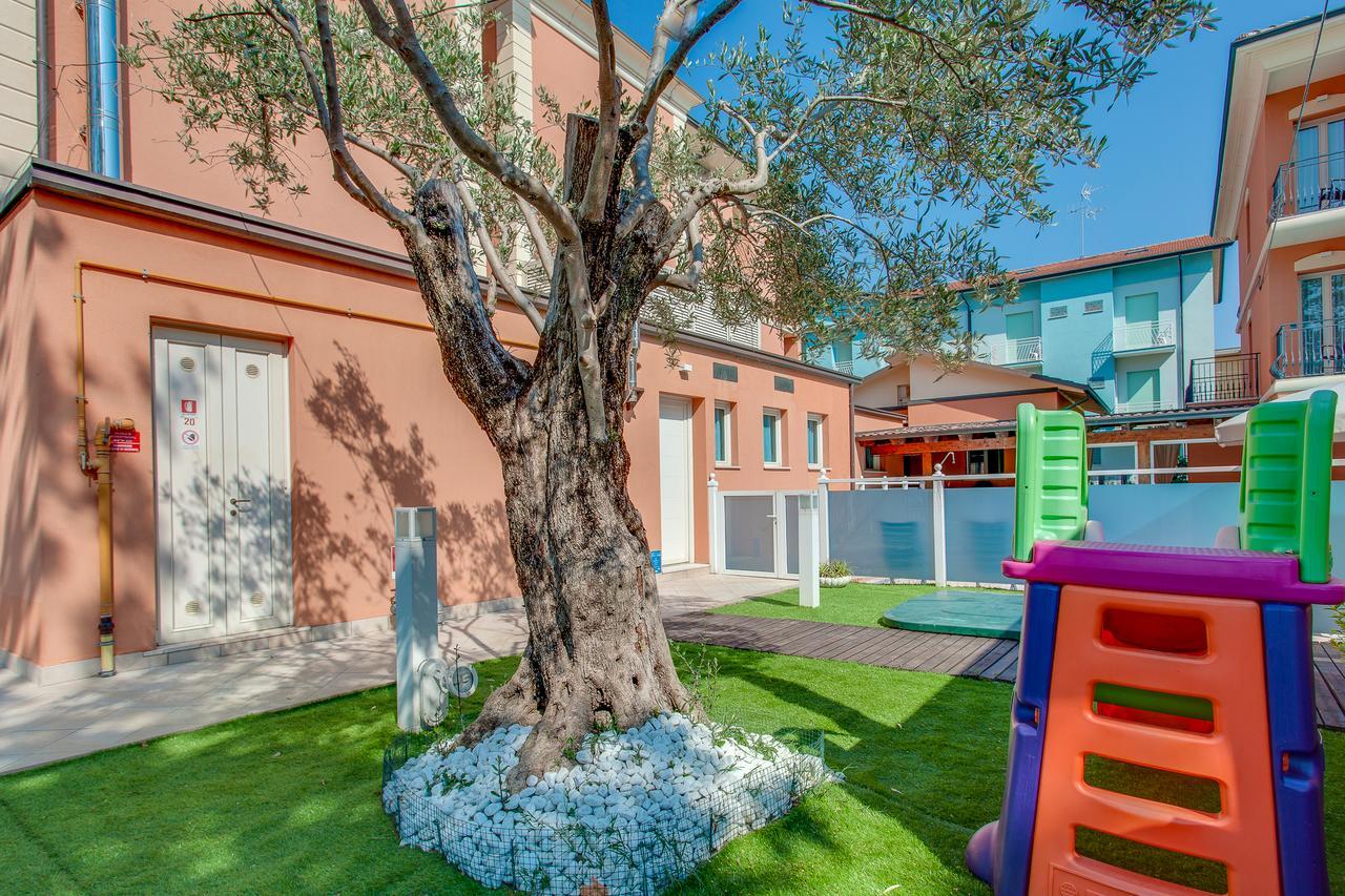 Hotel De La 3*
