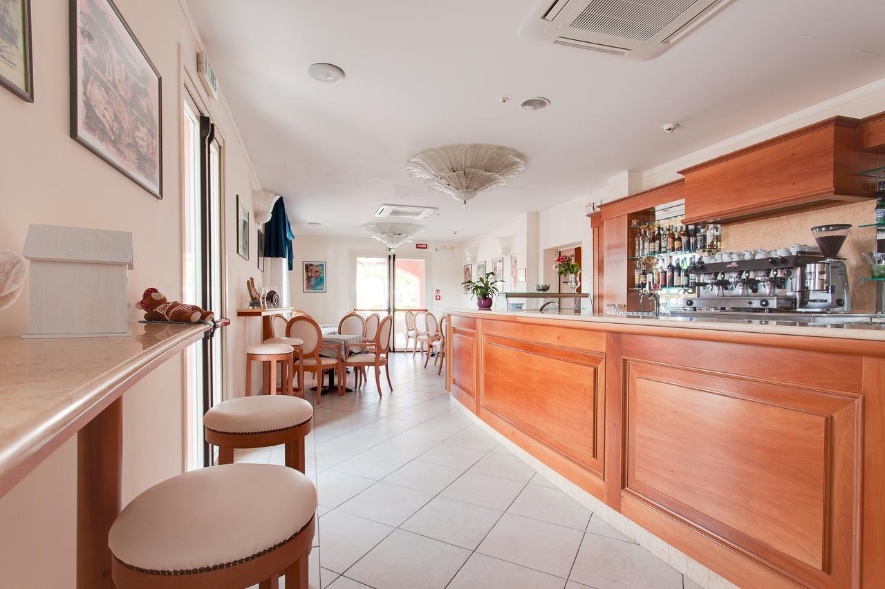 De La Hotel 3*